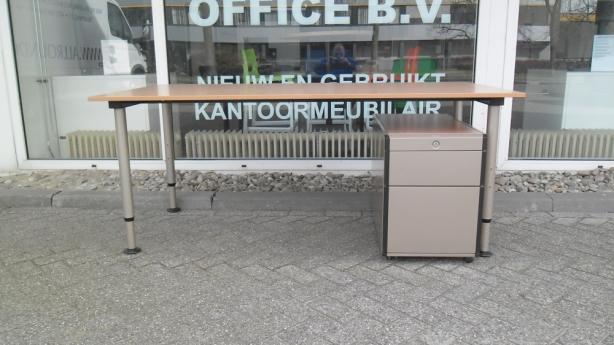 Gebruikte Kantoormeubelen nodig!!